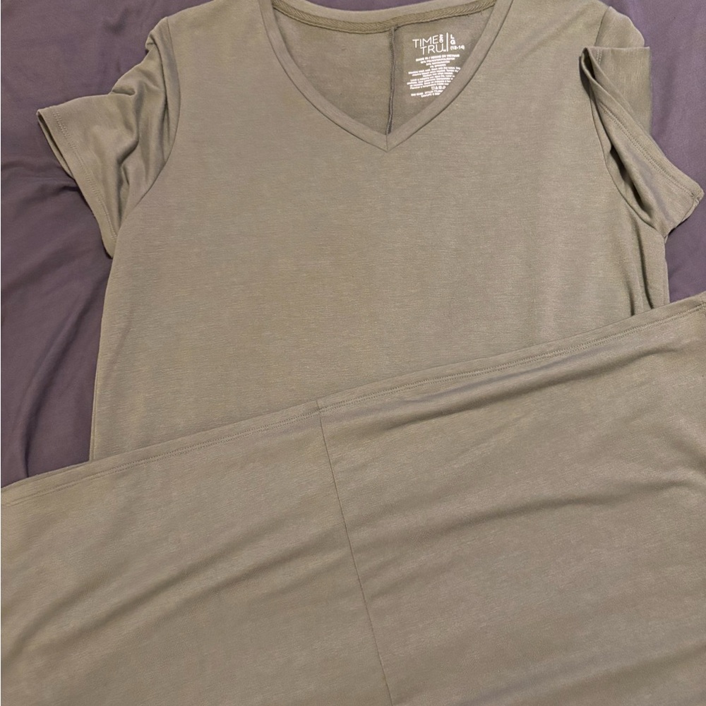 Time and Tru Olive Midi Dress